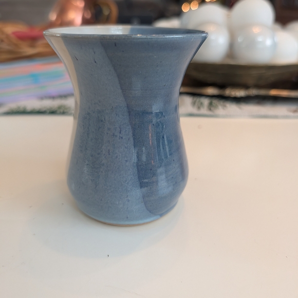 Two-Tone Ceramic Vase - Picture 4 of 15